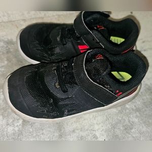 Black Girls 8c Nike Tennis shoes Pink